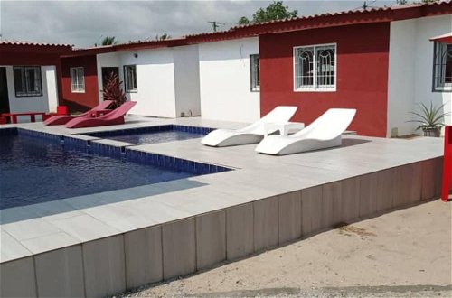 Photo 10 - Inviting 6-bed With Swimming Pool in Assinie