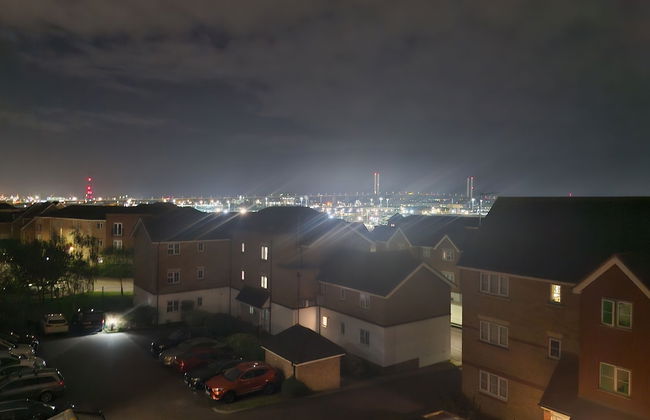 Impeccable 1-bed Apartment in Purfleet - Photo 14