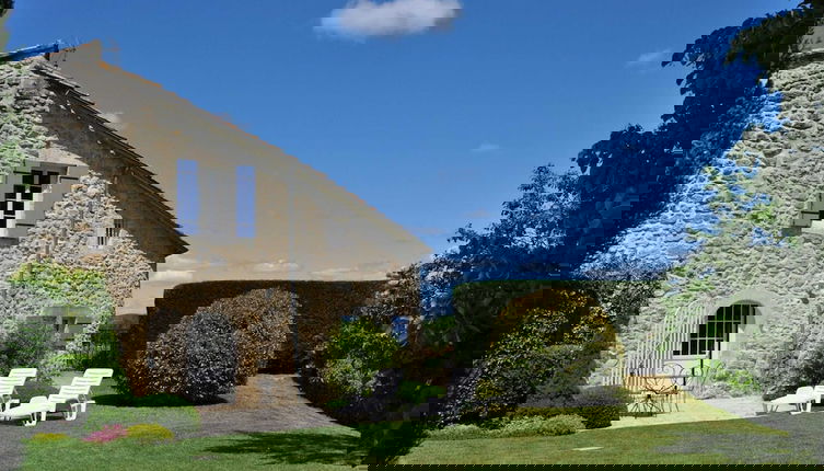 Foto 1 - Pretty Stone House With Terrace and Garden, Lussan