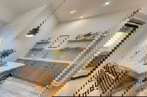 Foto 23 - The Aerie Suites by AvantStay – Modern Comfort with Mountain Views