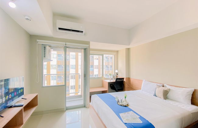 Cozy Living Studio at LRT City Jatibening Apartment - Photo 1
