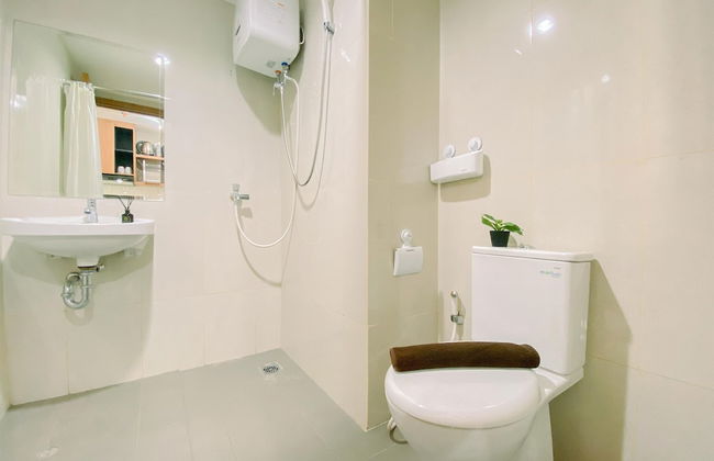 Cozy Living Studio at LRT City Jatibening Apartment - Photo 10