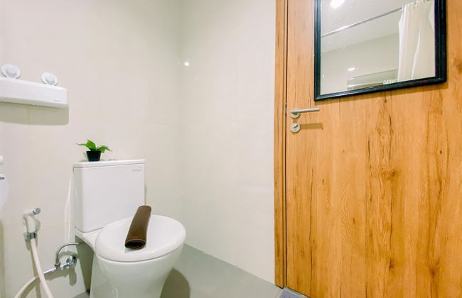 Cozy Living Studio at LRT City Jatibening Apartment - Photo 9