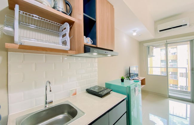 Cozy Living Studio at LRT City Jatibening Apartment - Photo 4