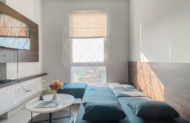 Good Place and Restful 2BR at Patraland Urbano Apartment - Foto 18