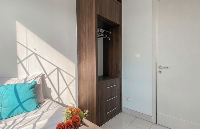 Good Place and Restful 2BR at Patraland Urbano Apartment - Foto 6