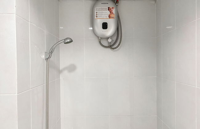 Good Place and Restful 2BR at Patraland Urbano Apartment - Foto 21