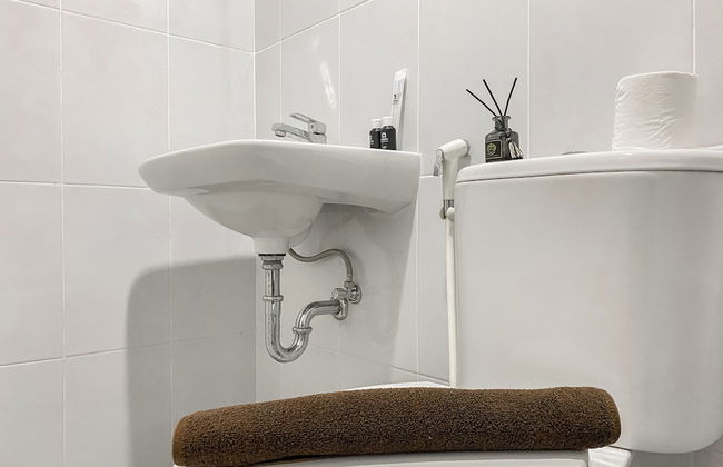 Good Place and Restful 2BR at Patraland Urbano Apartment - Foto 22