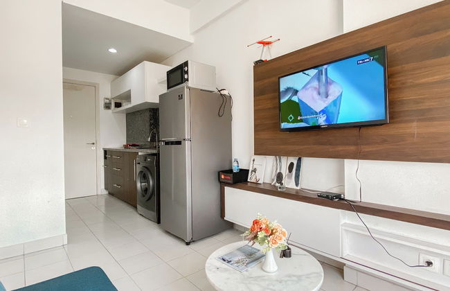 Good Place and Restful 2BR at Patraland Urbano Apartment - Foto 17