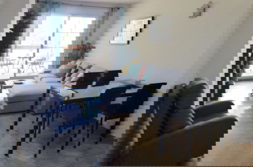 Foto 10 - Beautiful 2 Bedroom 2 Bathroom Apartment With Pool