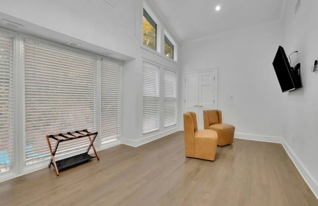 Luxury 7BR Buckhead Oasis w Pool Gameroom Firepit - Foto 25