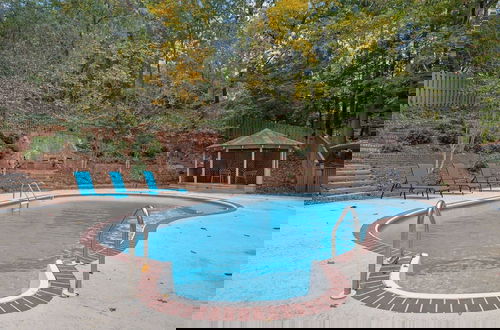 Foto 30 - Luxury 7BR Buckhead Oasis w Pool Gameroom Firepit