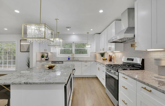 Luxury 7BR Buckhead Oasis w Pool Gameroom Firepit - Foto 18