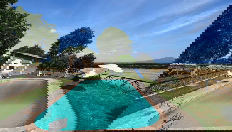 Foto 1 - Farmhouse With Pool in an Area With History, Nature and art