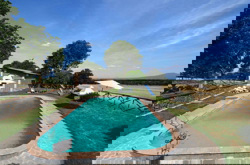 Foto 1 - Farmhouse With Pool in an Area With History, Nature and art