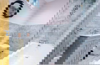 Photo 16 - The Lowry One-bedroom Apartment by Belvilla