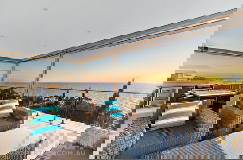 Foto 5 - Hillside Luxe With Spa Bay Views