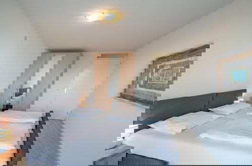 Foto 3 - Modern Furnished Apartment at the Foot of Dunes