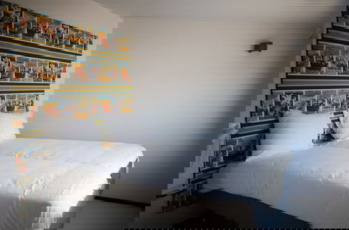 Foto 4 - Modified, Modern Lodge Near the Beach