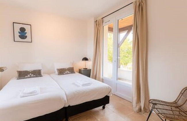 Spacious and Modern Villa With Large Garden and BBQ Area - Foto 5