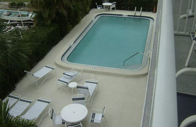 2 Bedroom Waterfront Pool Side! - Foto 80