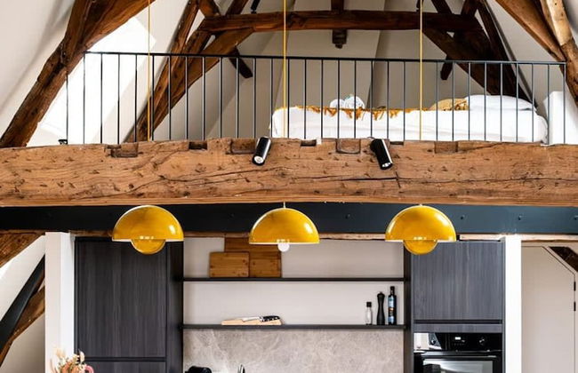 City-view Loft With Wooden Beams and Mezzanine - Foto 17