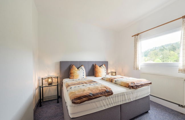 Grosse Gruppenunterkunft im Nationalpark Eifel mit Bar und Terrasse - Foto 15