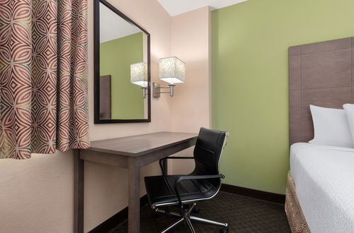 Photo 7 - La Quinta Inn & Suites by Wyndham San Antonio Medical Ctr NW