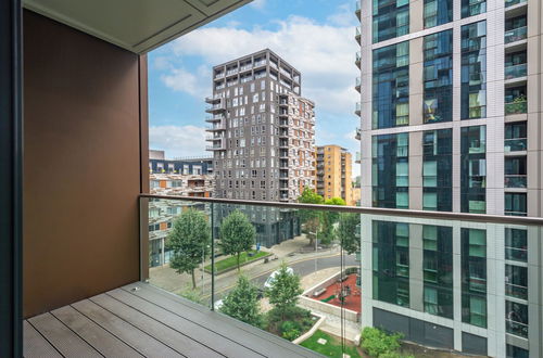 Photo 12 - Stunning Serviced Apartment-Canary Wharf