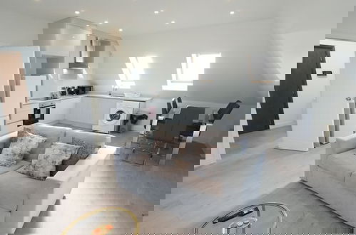 Photo 46 - Heathrow Charge and Go