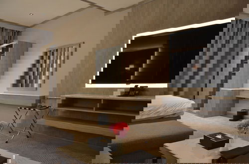 Photo 6 - Crown Suite