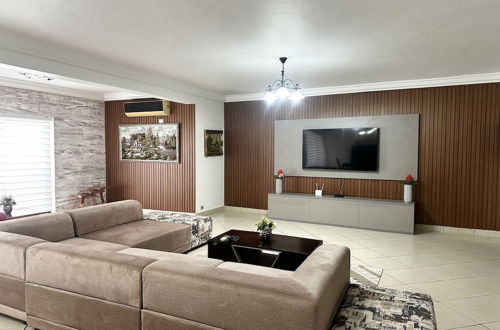 Photo 8 - Chic and stylish 3 bedroom apartment