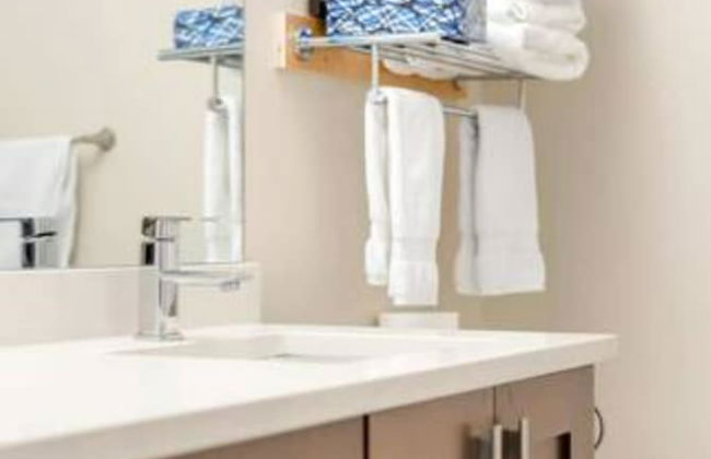 Modern 4BR Penthouse With Lake Views - Foto 25