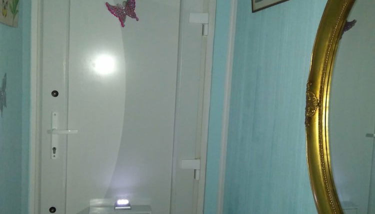 Photo 1 - Room in House - 2 Floors 2 Bedrooms Near Central Station