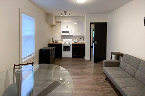 Photo 3 - Calming 1bedroom Units With Balcony And City View