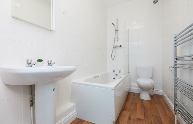 4 Bed Derby House - Long Stays- Parking - Photo 17