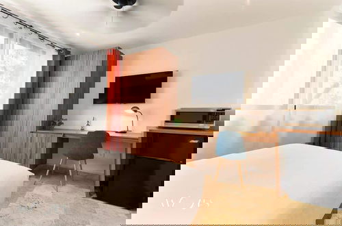 Photo 10 - Colorful Perfect Located 2 Br. W/great Amenities