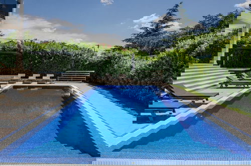 Foto 23 - Modern Villa With Pool and Bubble Bath
