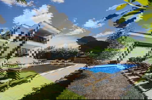 Foto 18 - Modern Villa With Pool and Bubble Bath