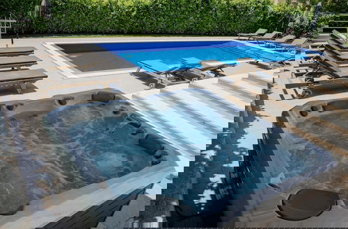 Foto 24 - Modern Villa With Pool and Bubble Bath