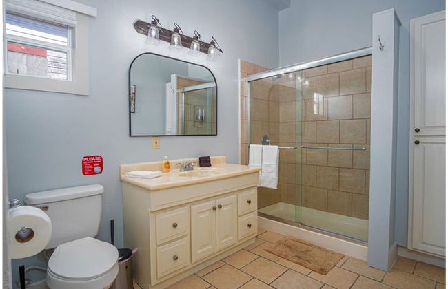 Stunning 3BR 2BA Haven in Downtown s Heart - Photo 14