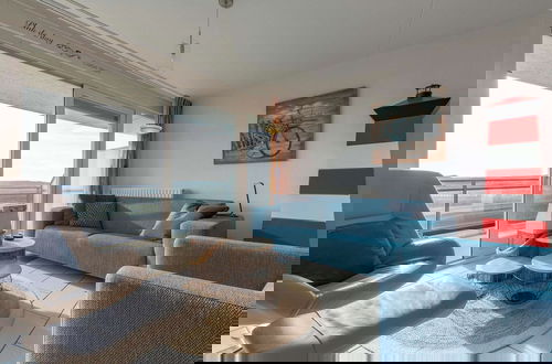 Foto 1 - Lovely Apartment Beachside With Balcony