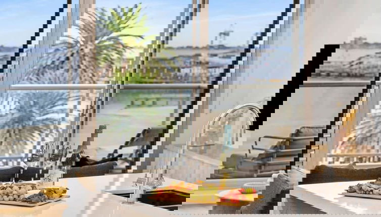 Foto 1 - Beach Street Luxury 3 Bed With Beach Bay Views