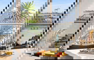 Foto 1 - Beach Street Luxury 3 Bed With Beach Bay Views
