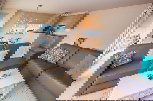 Foto 5 - Bright Apartment With Terrace