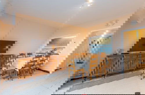 Foto 17 - Cosy Apartment With Sunny Terrace