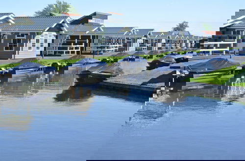 Photo 36 - Lakeside Cottage With Boat