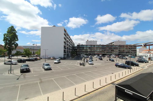 Photo 20 - Bright 1 Bedroom With Lovely Balcony in Lisbon