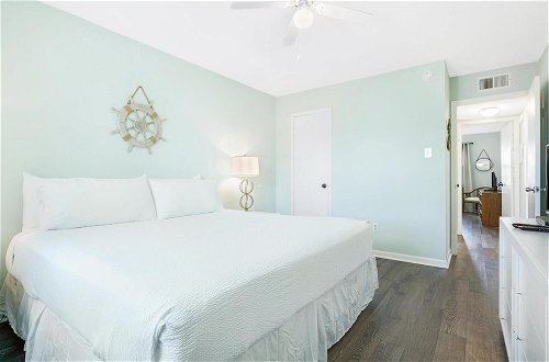 Photo 5 - New Owner, New Decor, Steps From Beach, Sleeps 6