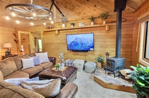 Photo 32 - Mountain Lakehouse Cabin on 5 Acres Hottub Pool Table Garage EV Charger